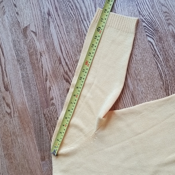 (L) St. John Sport Yellow 3/4 Sleeve Top Wool and Rayon Blend Knit V Neck - Picture 4 of 11